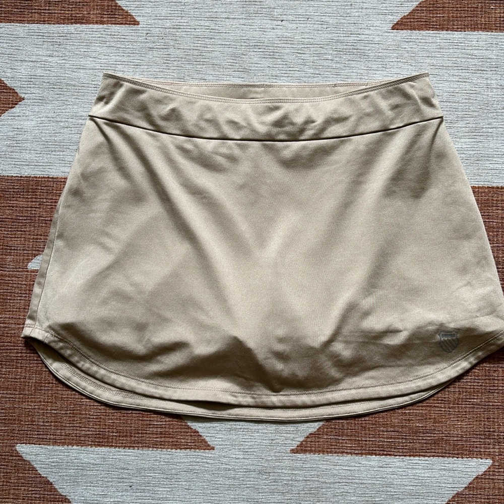 Small fitted K-Swiss beige tennis skirt.
